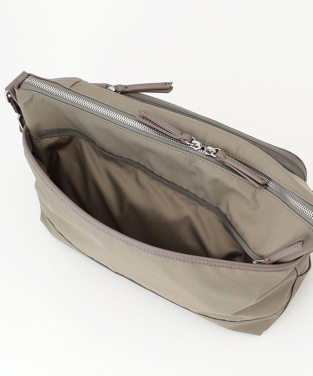 Y'SACCS ナイロン×リサイクルレザー　コンビマルチショルダー グレージュ