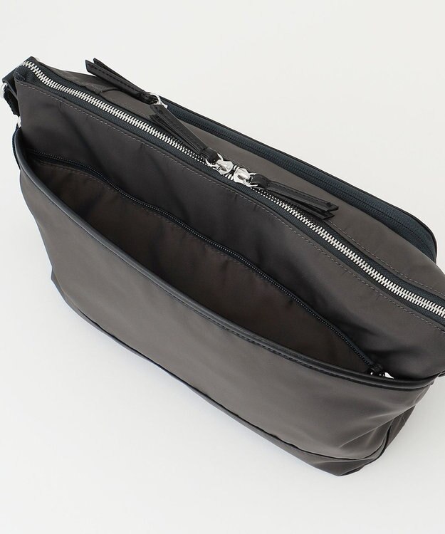 Y'SACCS ナイロン×リサイクルレザー　コンビマルチショルダー グレー