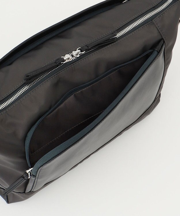 Y'SACCS ナイロン×リサイクルレザー　コンビマルチショルダー グレー