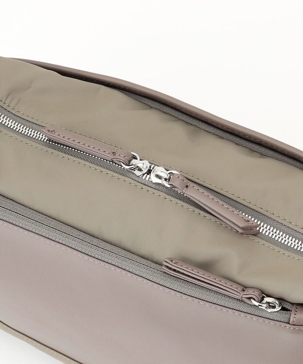 Y'SACCS ナイロン×リサイクルレザー　コンビマルチショルダー グレージュ