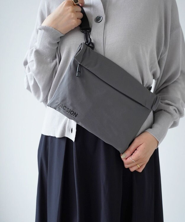 F/ACSION HAKU サコッシュバッグ CHARCOAL