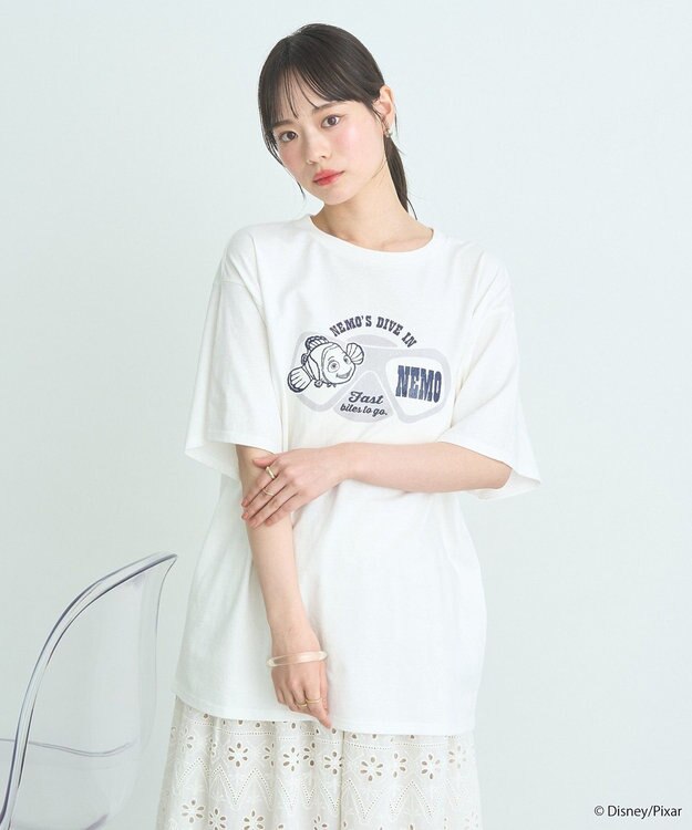 earth music&ecology Ｆｉｎｄｉｎｇ　Ｎｅｍｏ／シリコンプリントＴシャツ Off White