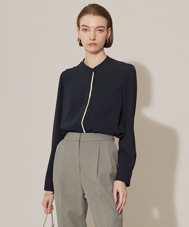 ICB 【WEB限定カラーあり・速乾・洗える】BackSatinAmunzen バンドカラーブラウス ネイビー系