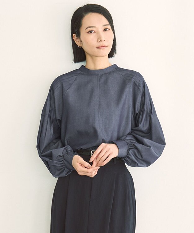UNFILO シャンブレーデニム ショルダータックブラウス インディゴ