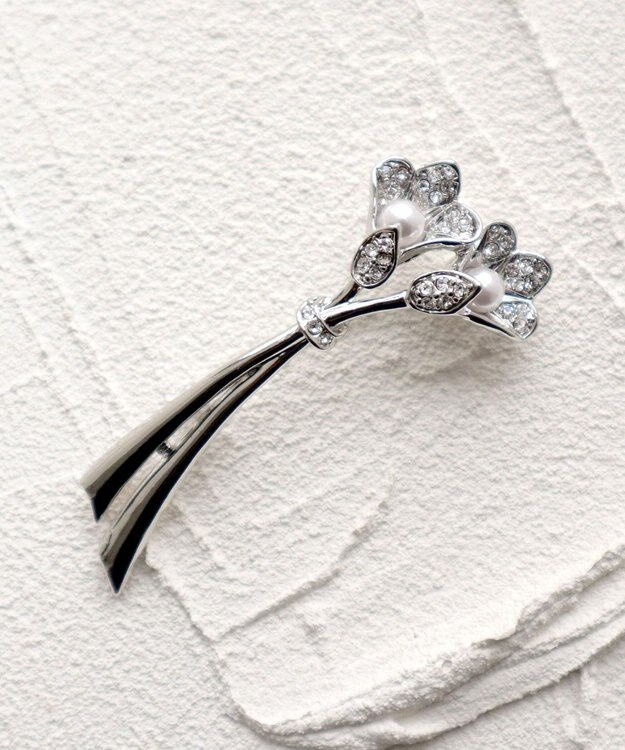 Tiaclasse フローラルブーケブローチ シルバー