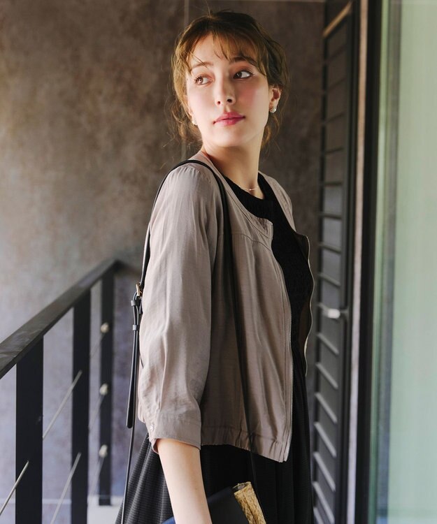 Tiaclasse シアーラウンドネックブルゾン ベージュ