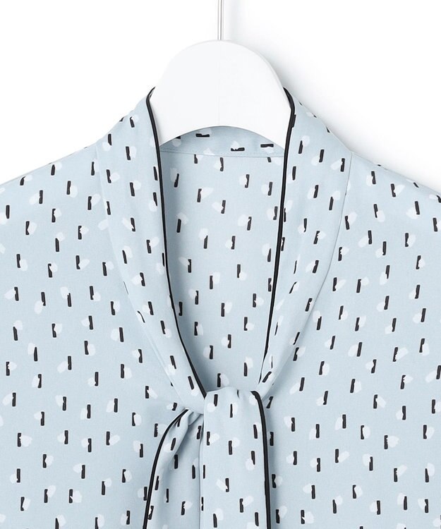 ICB L 【新色追加】BackSatinAmunzen 5分袖配色ボウタイブラウス サックスブルー×モチーフドット柄