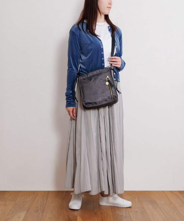 ACE BAGS & LUGGAGE HAyU × ace.  ユッカ ショルダーバッグ 17833 チャコール（ネコヘッド柄）