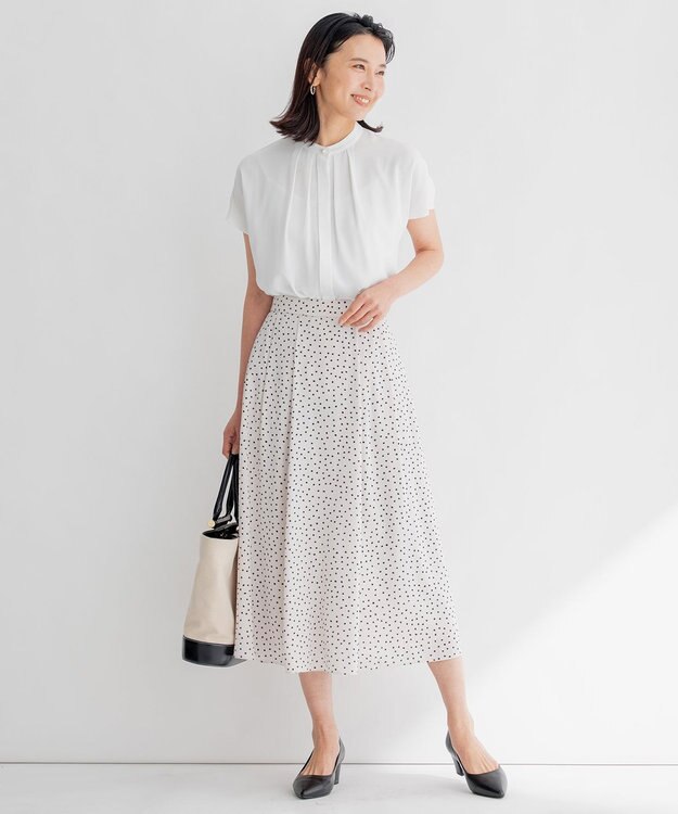 23区 L 【洗える】バックサテンアムンゼン パールボタン ブラウス ホワイト系