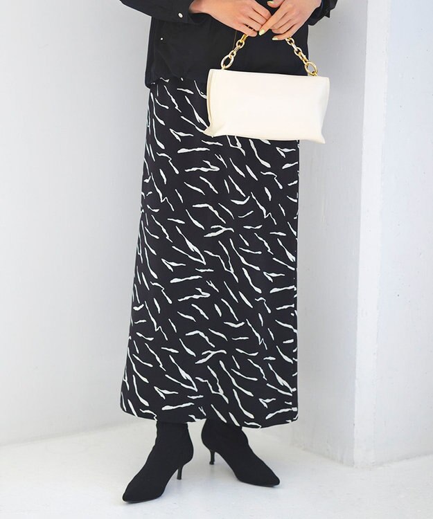 ICB 【洗える】 パウダーサテンプリント スカート ブラック系