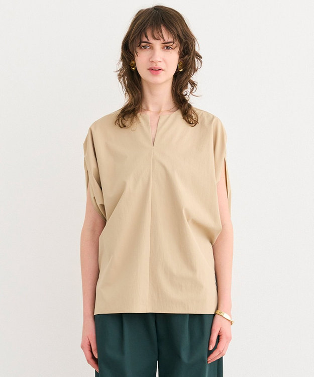 BEIGE， 【接触冷感/UVカット/洗える・BAILA 8.9月合併号掲載】YANN / Vスリットプルオーバーブラウス Beige