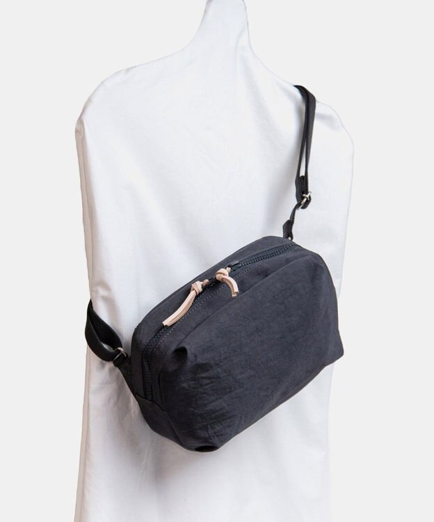 NIZYU KANO FUKUI SIWA ナイロンボディバッグ Sサイズ ダークグレー