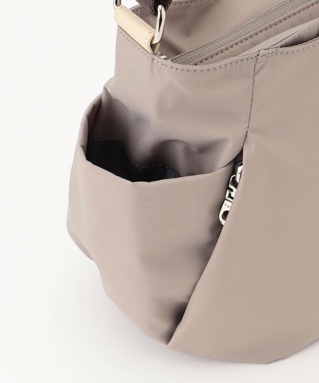 Y'SACCS 【ナイロンタフタ】トラベルショルダー mini グレージュ