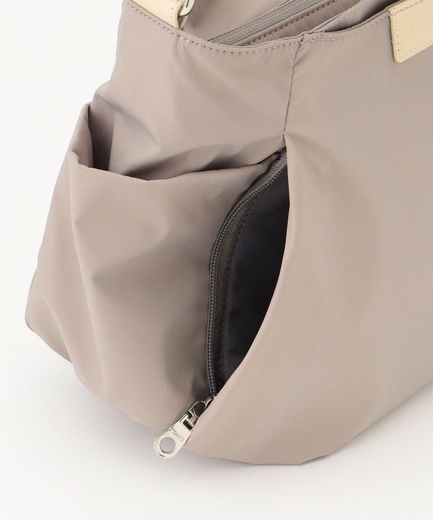 Y'SACCS 【ナイロンタフタ】トラベルショルダー mini グレージュ