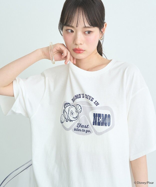 earth music&ecology Ｆｉｎｄｉｎｇ　Ｎｅｍｏ／シリコンプリントＴシャツ Off White