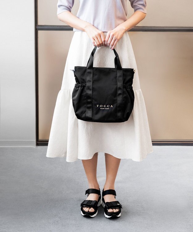 TOCCA 【WEB＆一部店舗限定・撥水・環境にやさしい素材】SANA SIDEPOCKET TOTE トートバッグ ブラック系