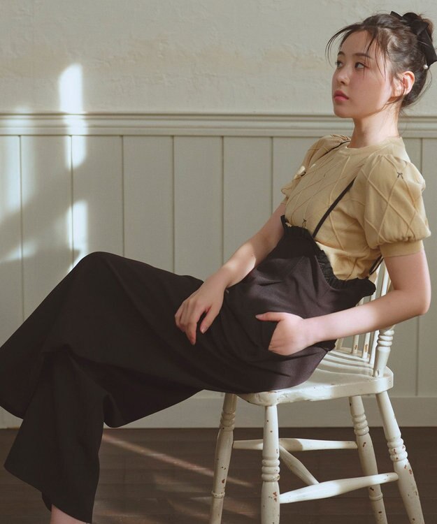 Feroux フリルデザイン・サス付きパンツ ブラック系