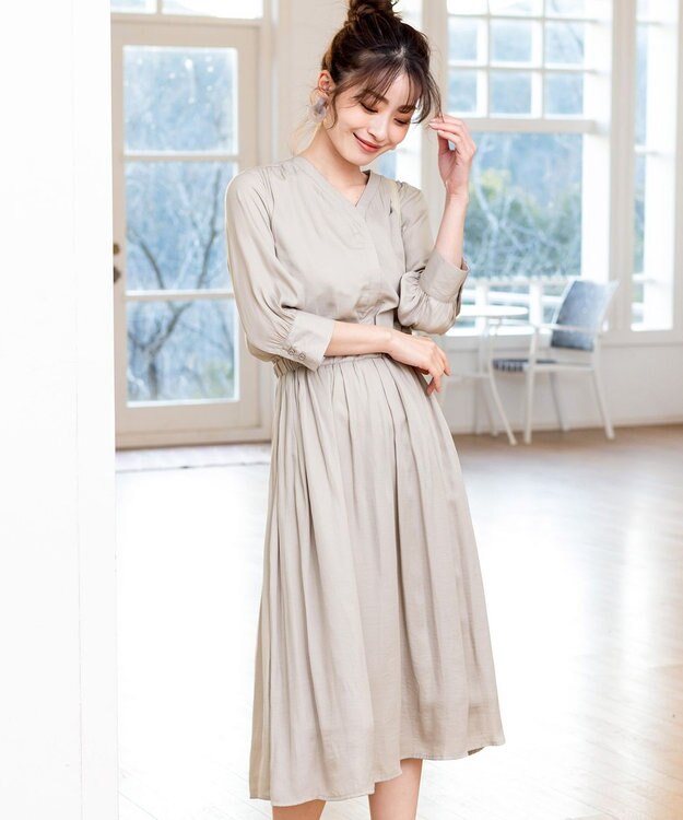 Tiaclasse L 【洗える】スタイルアップも叶うヴィンテージサテンワンピース グレージュ