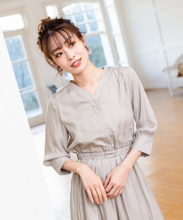 Tiaclasse L 【洗える】スタイルアップも叶うヴィンテージサテンワンピース グレージュ