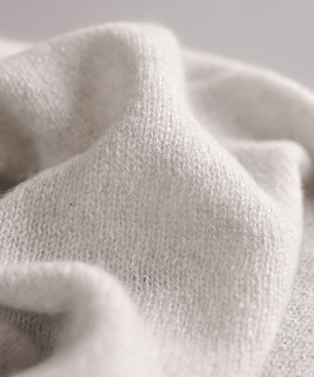 AND WOOL 〈上質な素材と手仕事から生まれた優しいニット〉カシミヤ100%の細巾ストール / マフラー ライトグレー