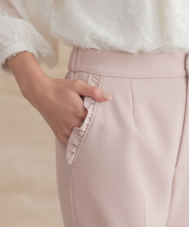 組曲 L 【KUMIKYOKU NAVY】コンフォータブルドレープ フリルテーパードパンツ シャンパンピンク系