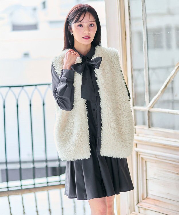 Feroux プードルファー ジレ アイボリー系