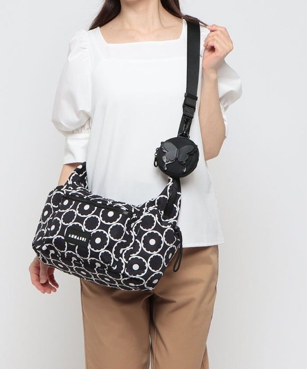 ANNA SUI ヴァケーション ショルダーバッグ クロ