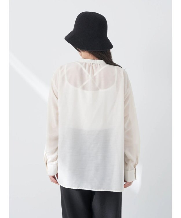 earth music&ecology シアーギャザーネックブラウス Ivory