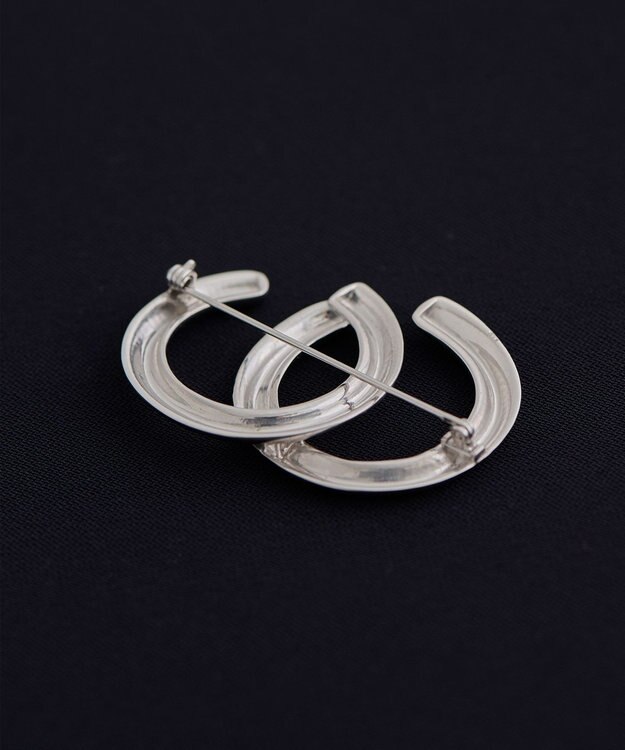 #Newans 【セレモニーにも】ダブルＣブローチ シルバー系