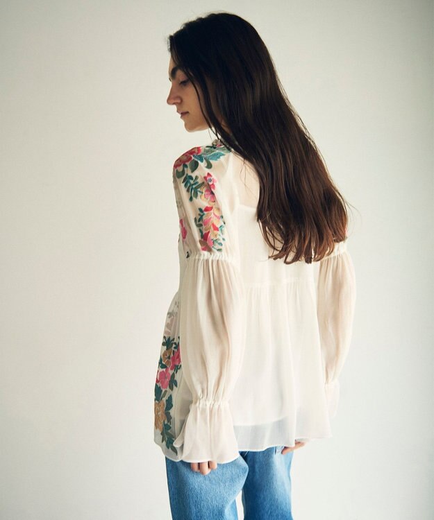 GRACE CONTINENTAL フラワー刺繍ギャザートップ ホワイト