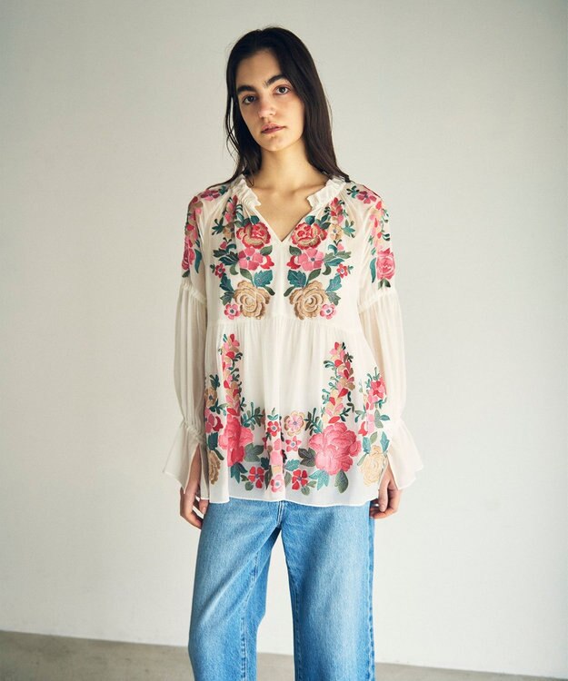 GRACE CONTINENTAL フラワー刺繍ギャザートップ ホワイト