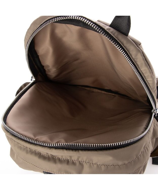 Y'SACCS ナイロン A4リュック　Sサイズ グレージュ