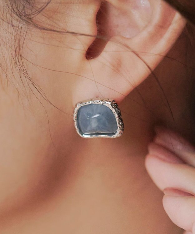 Tiaclasse カラースクエアピアス シルバー×ネイビー