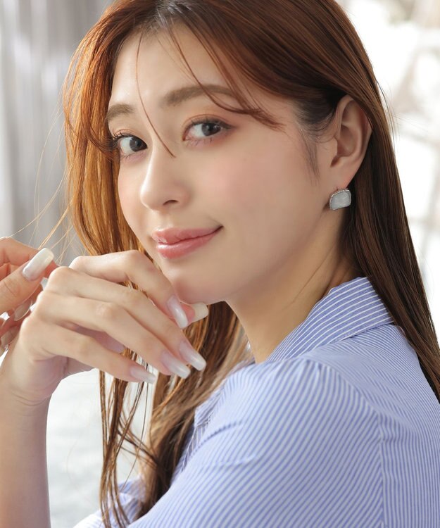 Tiaclasse カラースクエアピアス シルバー×オフホワイト