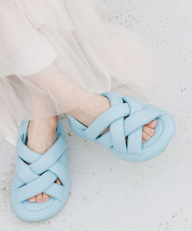 STEVE MADDEN HAZZIE 厚底パフィーストラップサンダル ベイビーブルー