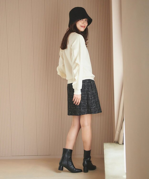 Feroux 【洗える】袖フリルダンボール プルオーバー アイボリー系