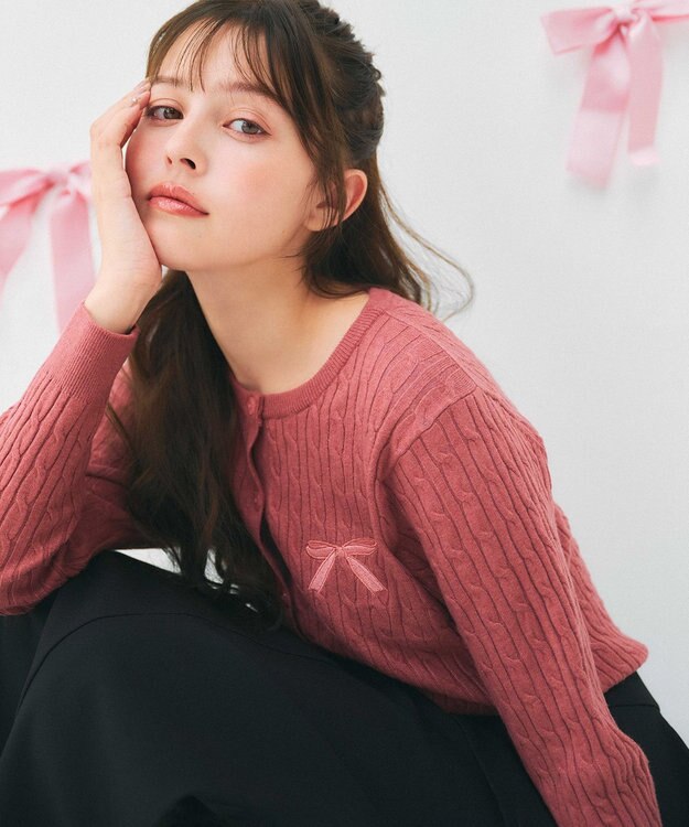 Feroux ケーブル編み×リボン刺繍 ニット カーディガン ピンク系