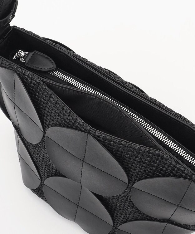 Y'SACCS サークルパッチショルダーバッグ ブラック