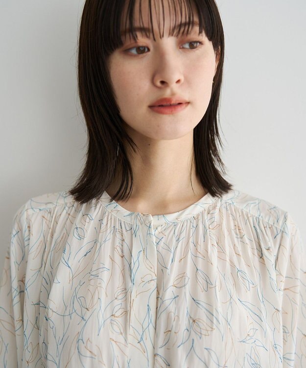 YECCA VECCA ラインフラワー柄ギャザーブラウス Ivory