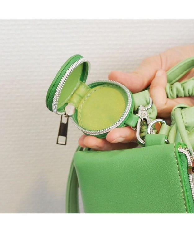 UNBILLION cachecache バンジーコード巾着スマホショルダー グリーン