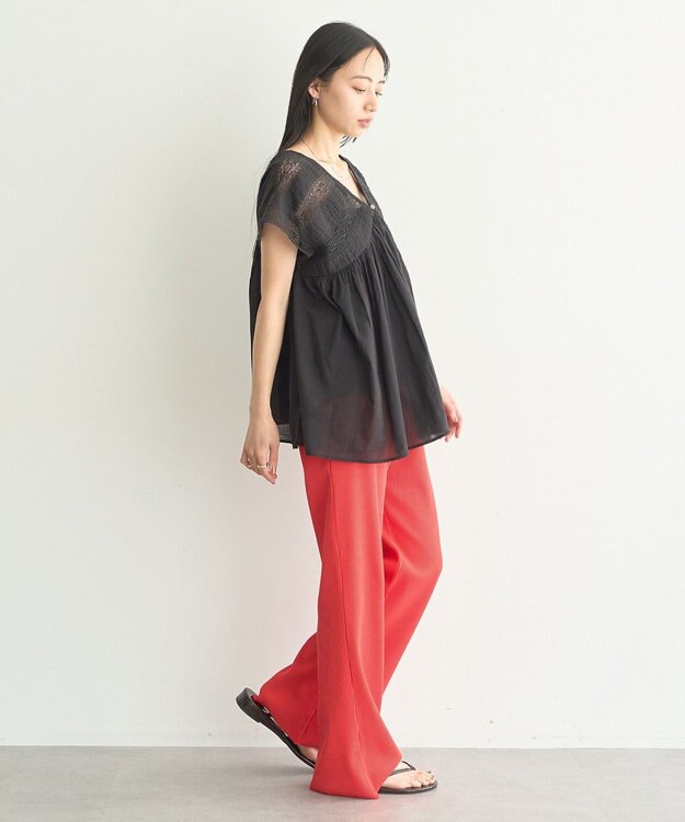 earth music&ecology 【WEB・一部店舗限定】【綿100％】レース＆ピンタックフレンチブラウス Black
