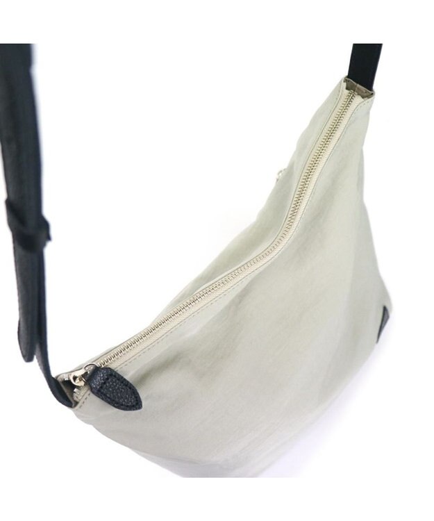 Regalo Felice 【超軽量 / A4サイズ対応 / 口元ファスナータイプ】ショルダー / REGALO IV(アイボリー)