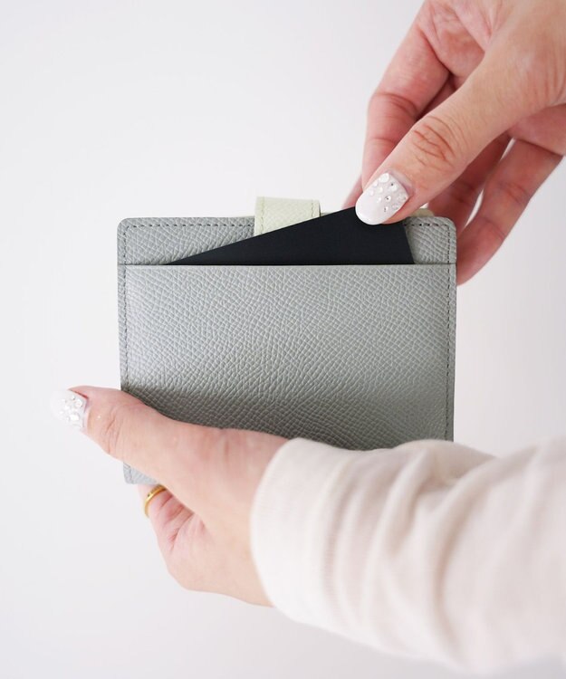 Atelier nuu 【石岡真実コラボ別注カラー】noble 二つ折れウォレット セージグリーン×アイスグレー