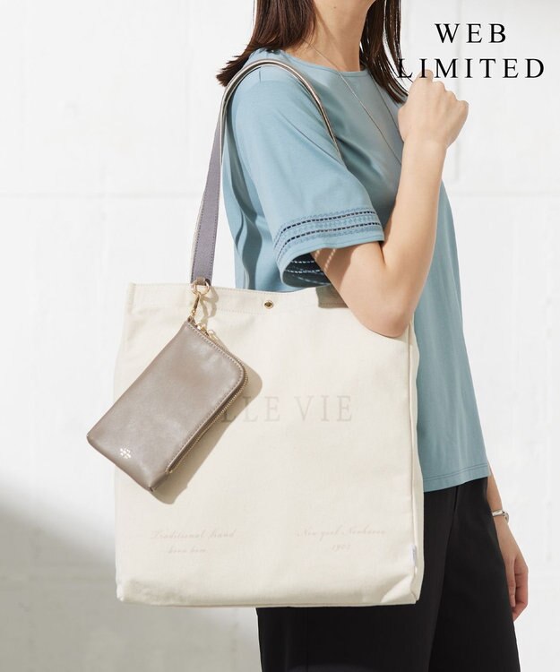 J.PRESS LADIES 【WEB限定カラーあり・セットアイテム・撥水加工・A4サイズ収納可】ポーチ付き PRINTED トート バッグ 【WEB限定】アイボリー系