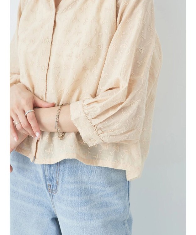 earth music&ecology 刺繍ギャザーブラウス Beige