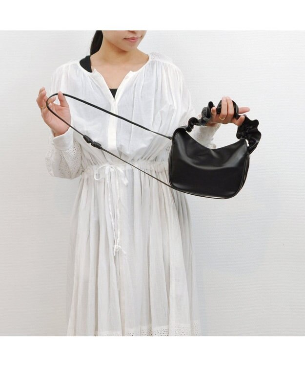 UNBILLION kakatoo フリルハンドルフラップショルダーバッグ ブラック