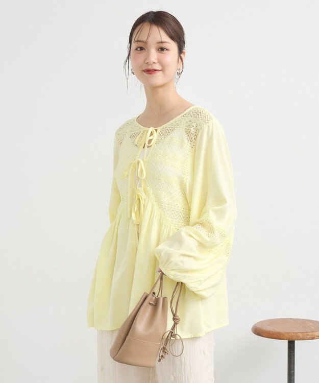 earth music&ecology レーヨンレースデザインシャツ Yellow