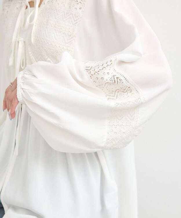 earth music&ecology レーヨンレースデザインシャツ Off White