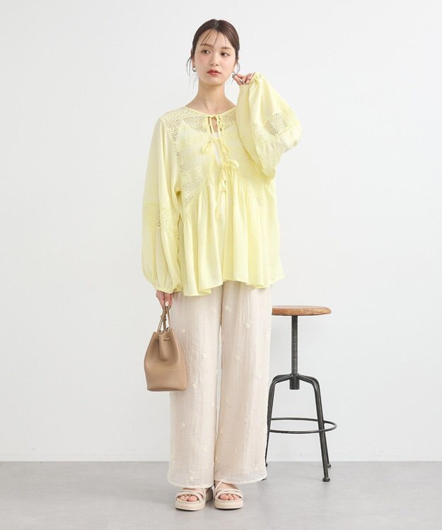 earth music&ecology レーヨンレースデザインシャツ Yellow