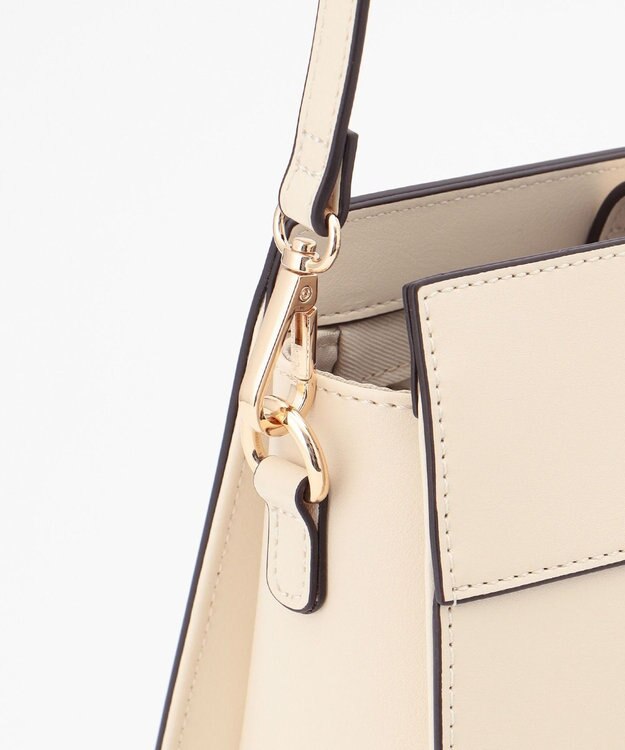 組曲 スクエアショルダー バッグ アイボリー系